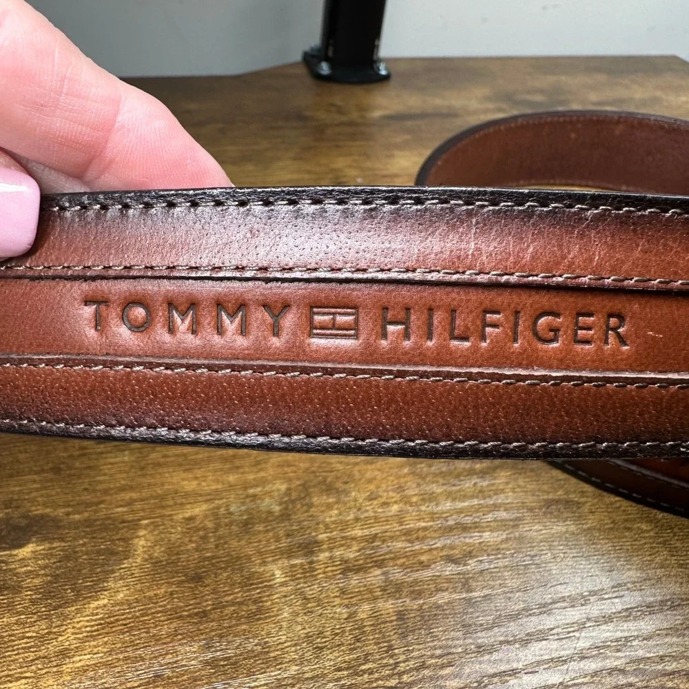 Tommy Hilfiger Mens Brown Genuine Leather Belt Size 30-32 Small Embossed Logo
